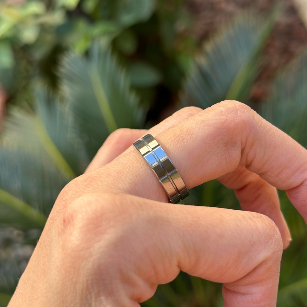 Real Tungsten Carbide ring with checkered design size 6